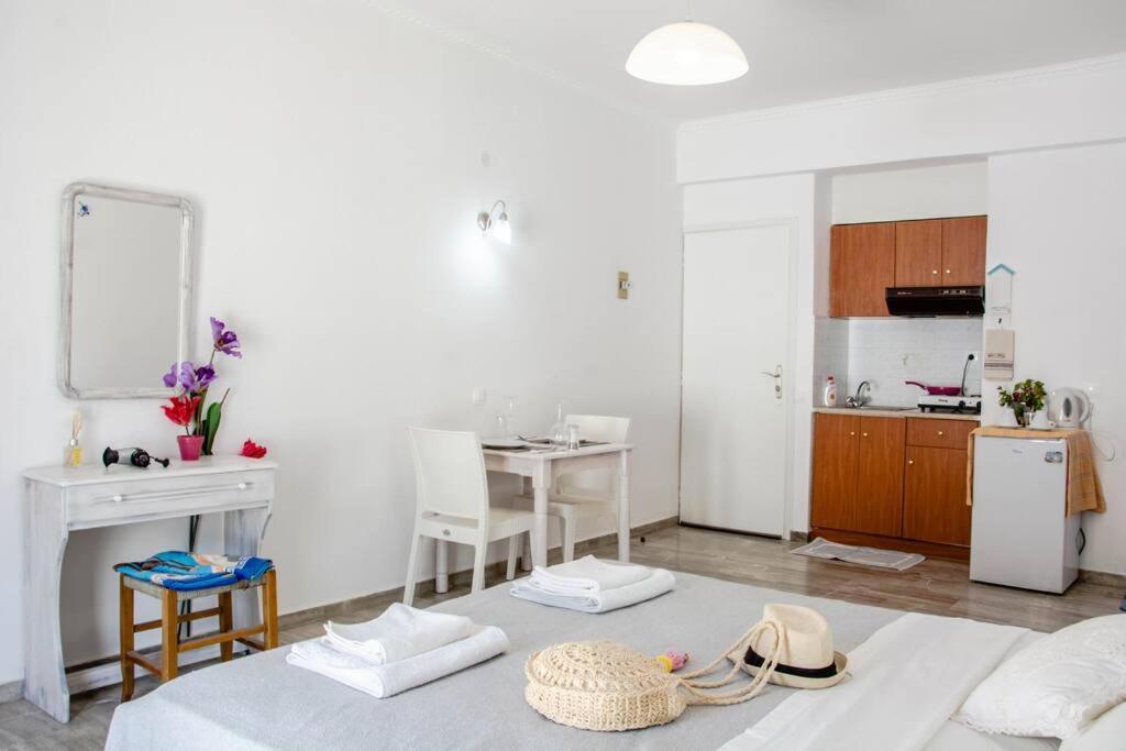 White Wave Studio 1 , 3Min Walk From Kamari Beach エクステリア 写真